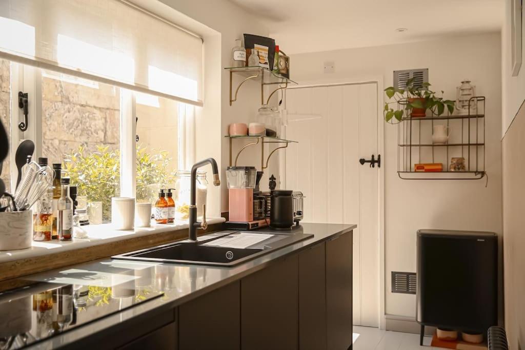 Primrose Cottage - With Private Courtyard & Sun Terrace In Central Bath Exterior foto